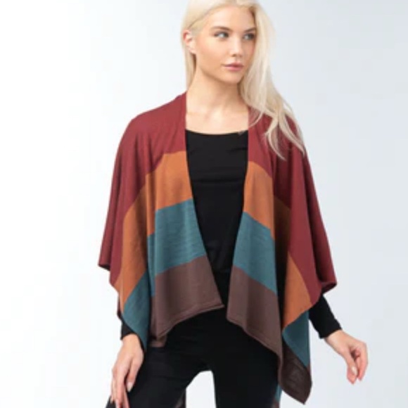 COLOR BLOCK BORDEAUX CARDI WRAP
Simply Noelle - Picture 3 of 4